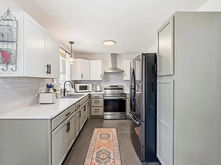250 Morningview Dr — Photo 10