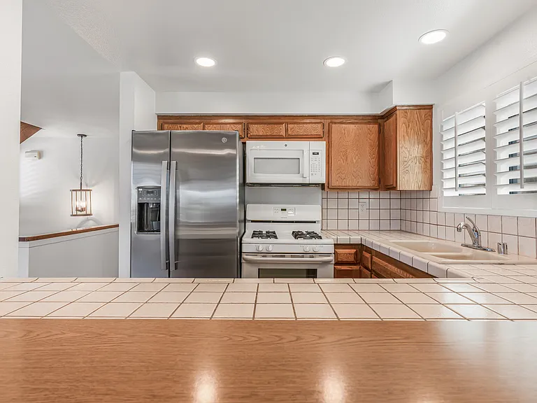 221 Rossmore Dr — Photo 4