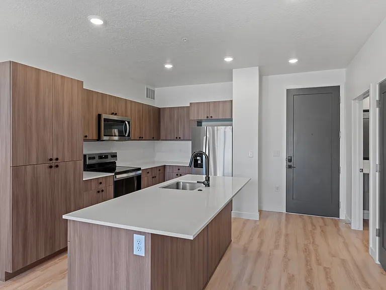 800 E 620 S — Photo 148