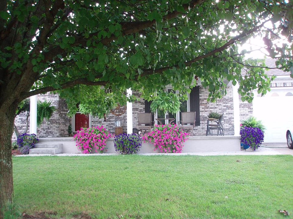 1st image of 351 Foxwood Dr