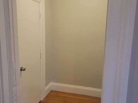 5th image of 320 Meigs St APT 1
