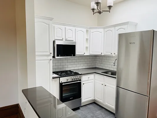 Rented by Esra Realty | media 9