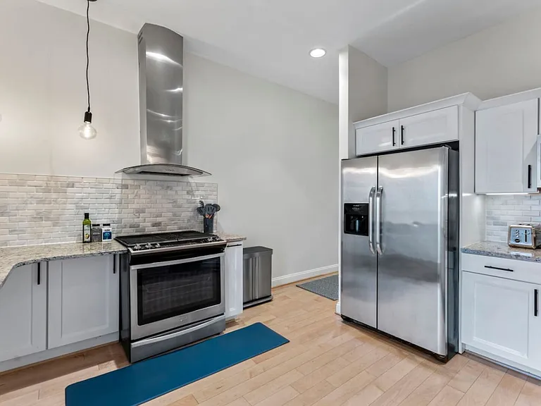 Florida Ave NW — Photo 11