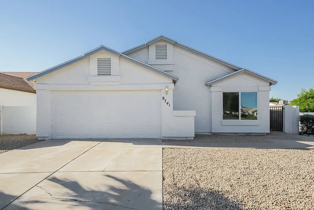 3 bed, 2.0 bath, 1308 sqft, $2,030 — Photo 1