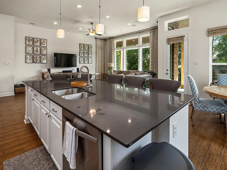 1810 Daly Way — Photo 12