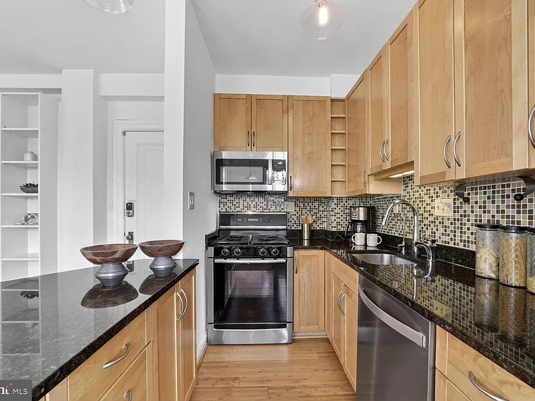 2707 Adams Mill Rd NW #400 — Photo 11