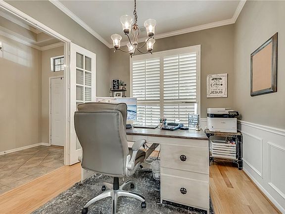 5th image of 6312 Hawthorn Dr