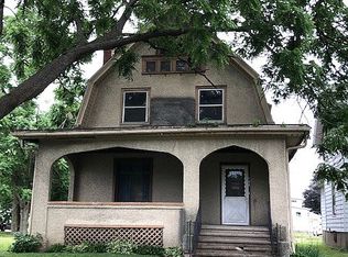 544 4th Ave S, Clinton, IA 52732