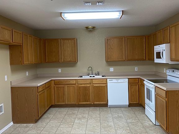 4th image of 1262 Hillcrest Dr APT A