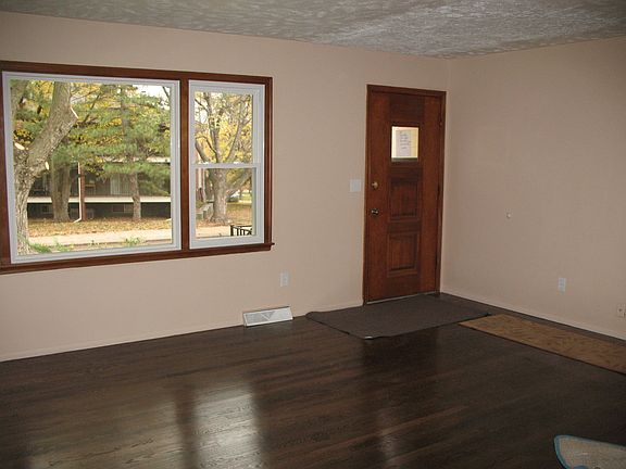 3rd image of 7226 Wood Lane Dr