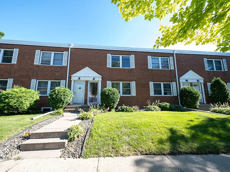 2050 Montreal Ave — Photo 2