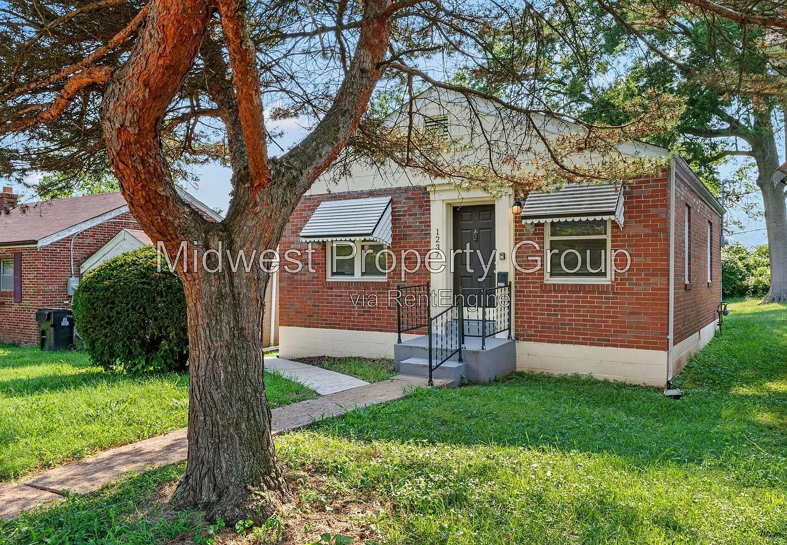 3 bed, 1.0 bath, 912 sqft, $1,495 — Photo 2