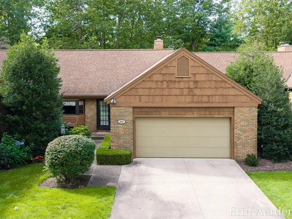 302 Foxcroft Cir, Holland, MI 49423