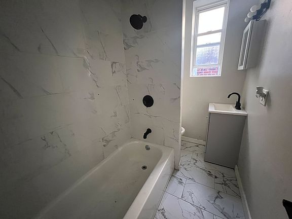 3rd image of 10 40th St #18