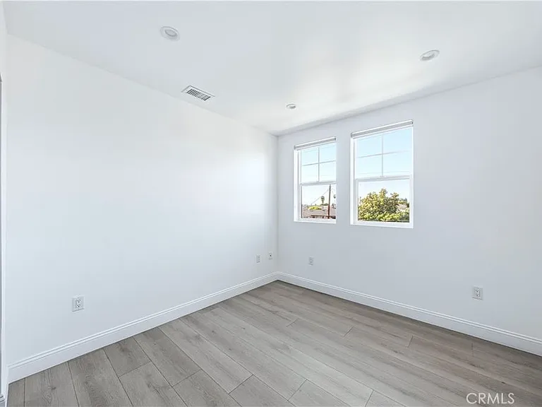 10538 La Reina Ave #4 — Photo 43