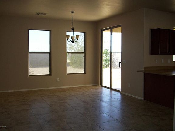 3rd image of 2665 N Maria Pl