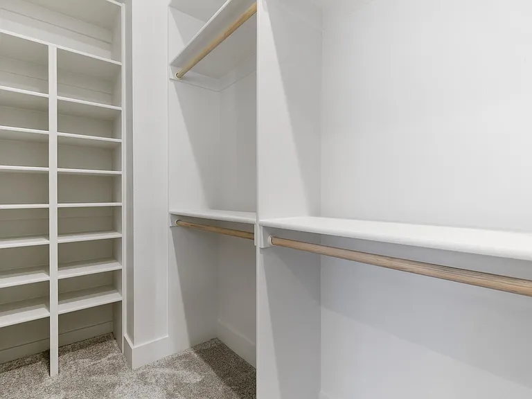 2513 Winnetka Ave — Photo 11