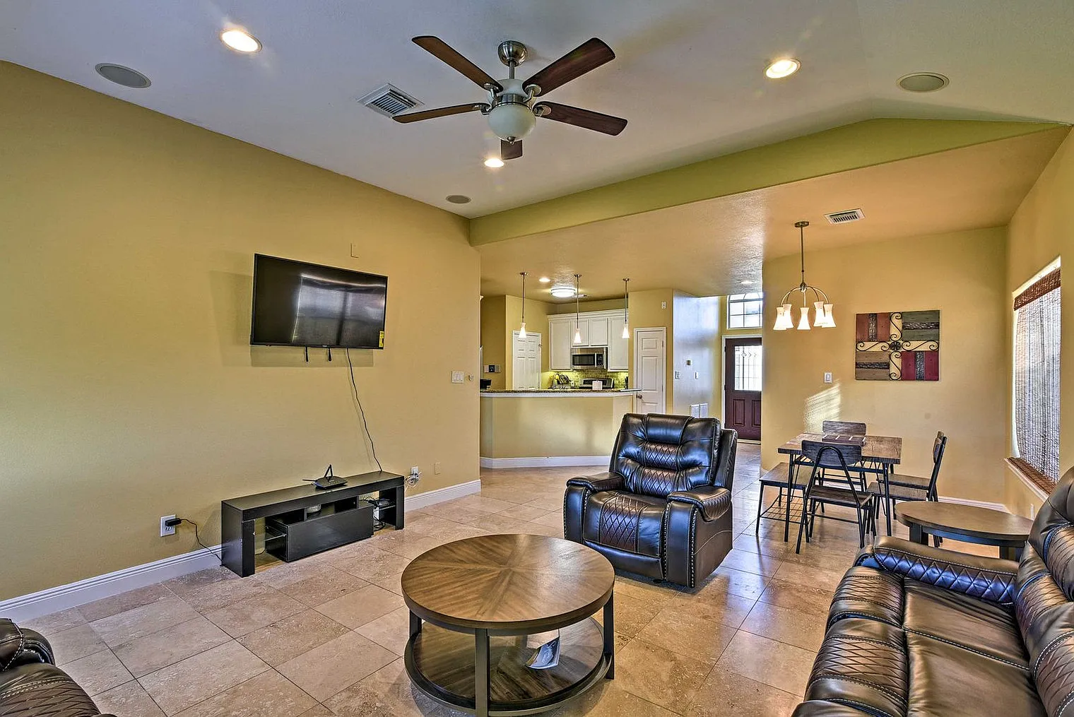 3 bed, 2.0 bath, 1819 sqft, $5,547 — Photo 3