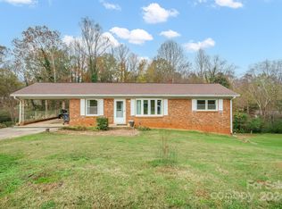 221 4th St NE, Conover, NC 28613