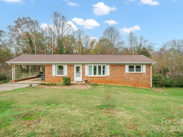 221 4th St NE, Conover, NC 28613