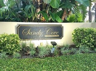 556 Orange Dr APT 19, Altamonte Springs, FL 32701
