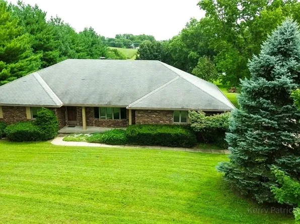 6107 NE Palomino Dr, Saint Joseph, MO 64505