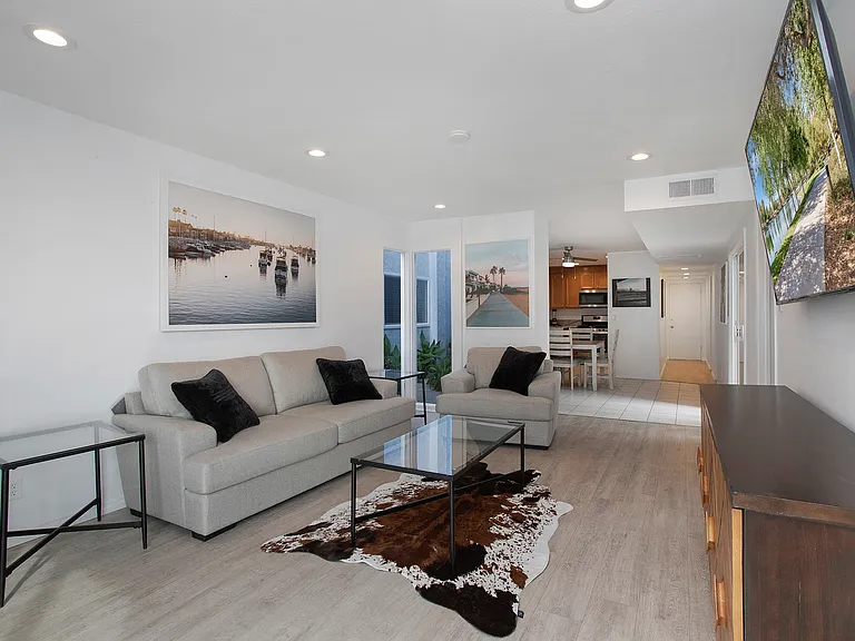 208 Fern St #A — Photo 6