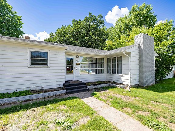 3rd image of 147 Columbia Ct