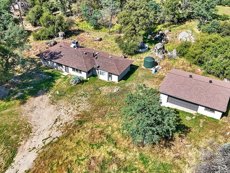 31331 Auberry Rd — Photo 32