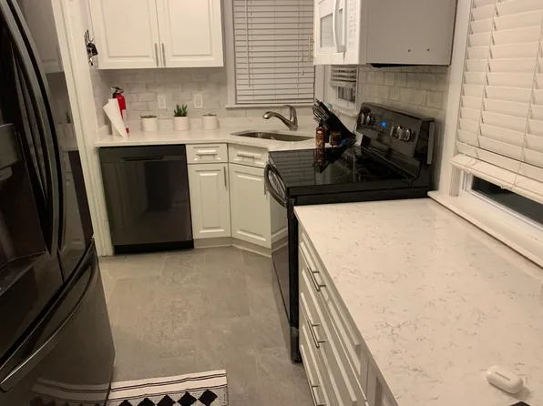 246 Nakota St, Clawson, MI 48017