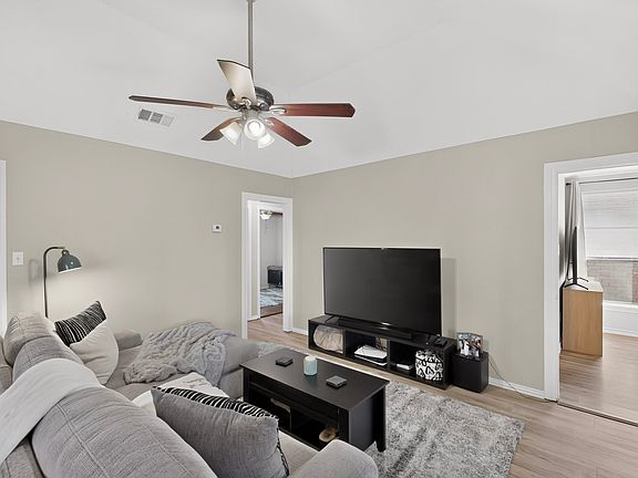 5th image of 579 Trout St