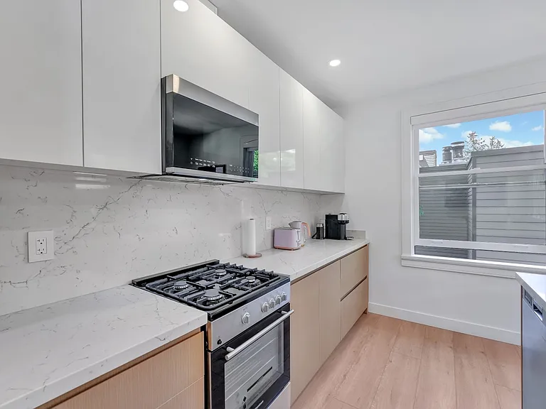 957 Nicola St #202 — Photo 22
