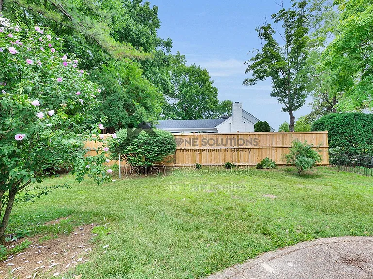 715 Hillsboro Rd — Photo 11