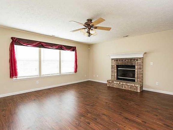 4th image of 1927 Abbey Ln