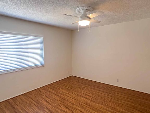 4th image of 2215 Poinsettia Dr
