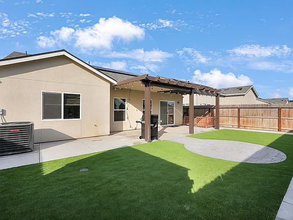 3rd image of 13713 Crocus Way