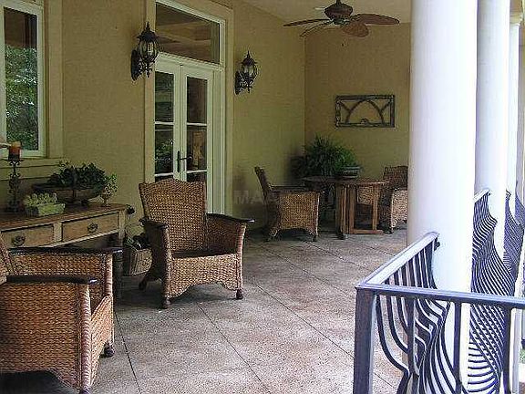 Side patio