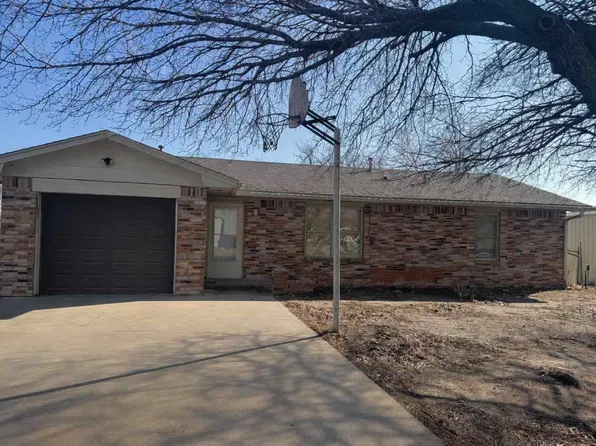 908 N 10th St, Tonkawa, OK 74653