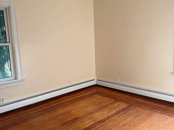 4th image of 367 Ames St #2