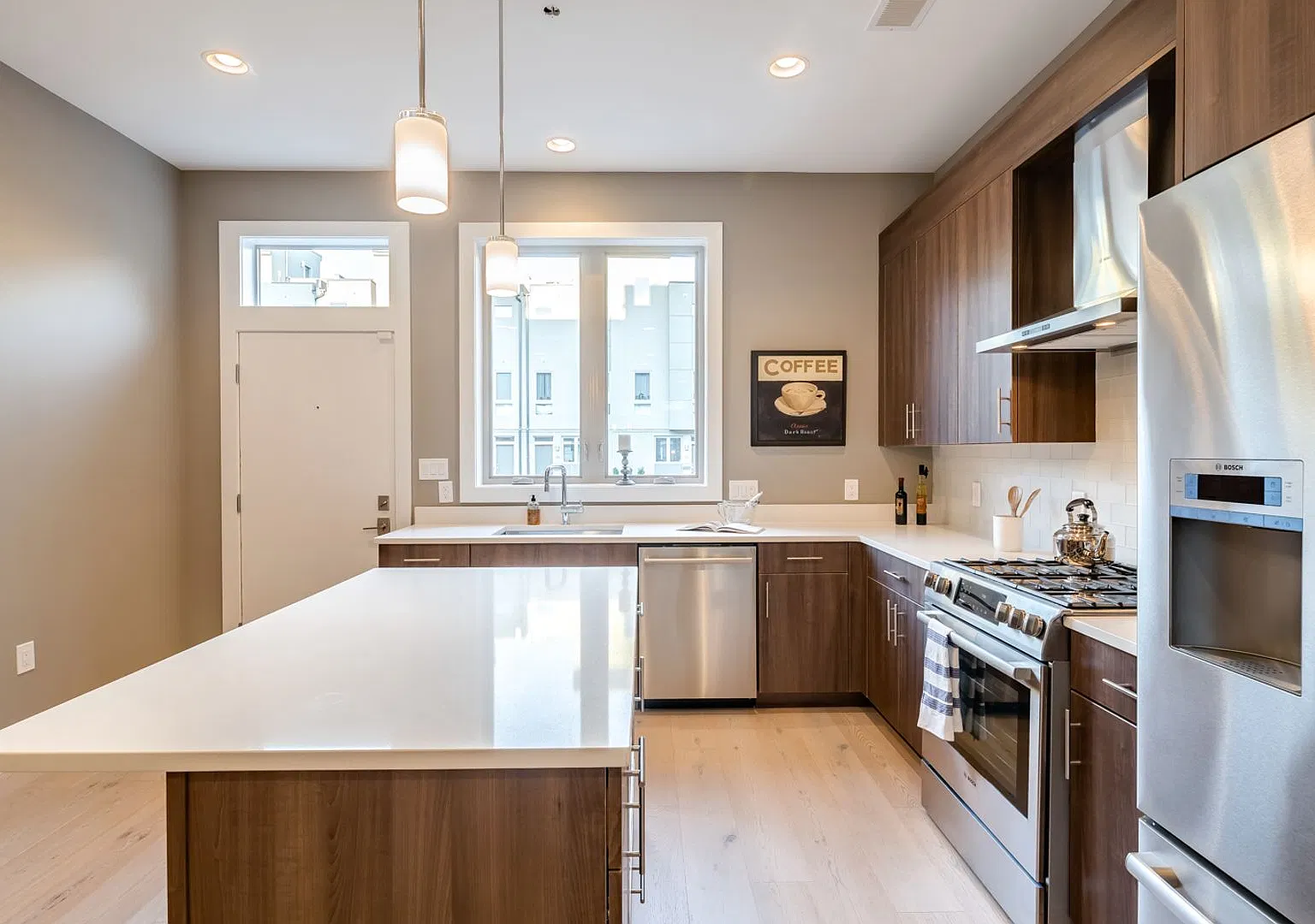 Queen Village Townhome with Parking — Photo 2