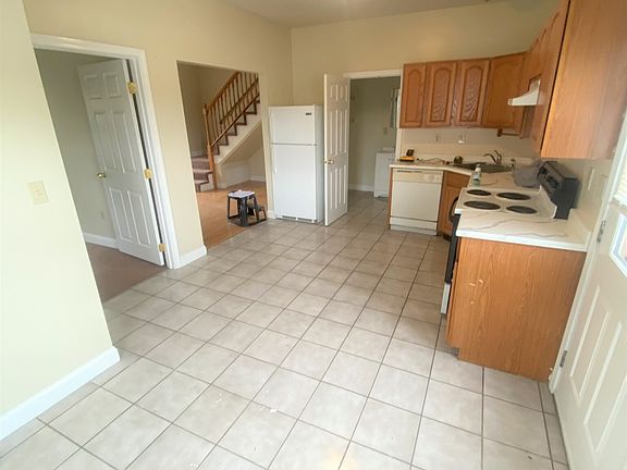 2nd image of 210 Commercial St #1