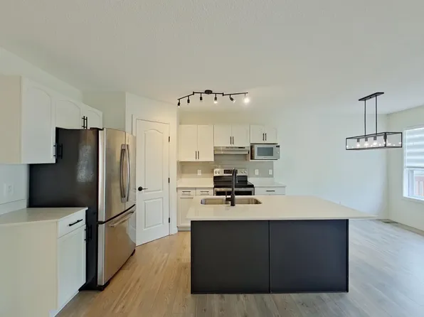 524 90th St SW, Edmonton, AB T6X 1C1