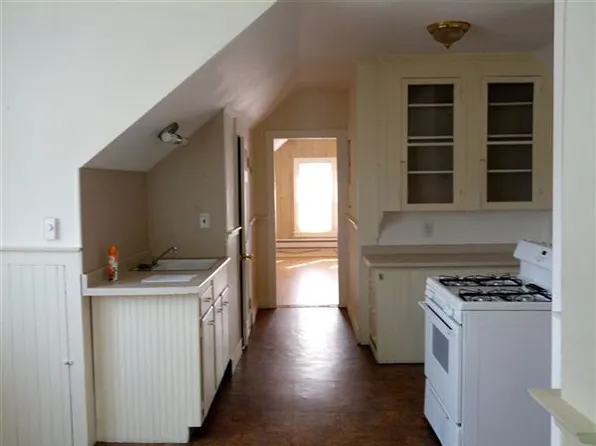 15 Akron St, Meriden, CT 06450