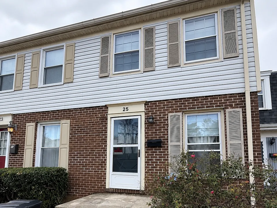 25 Arwell Ct #15C