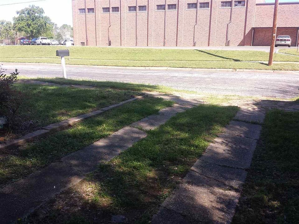 2nd image of 704 Whetstone St