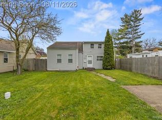 25884 Leach St, Roseville, MI 48066