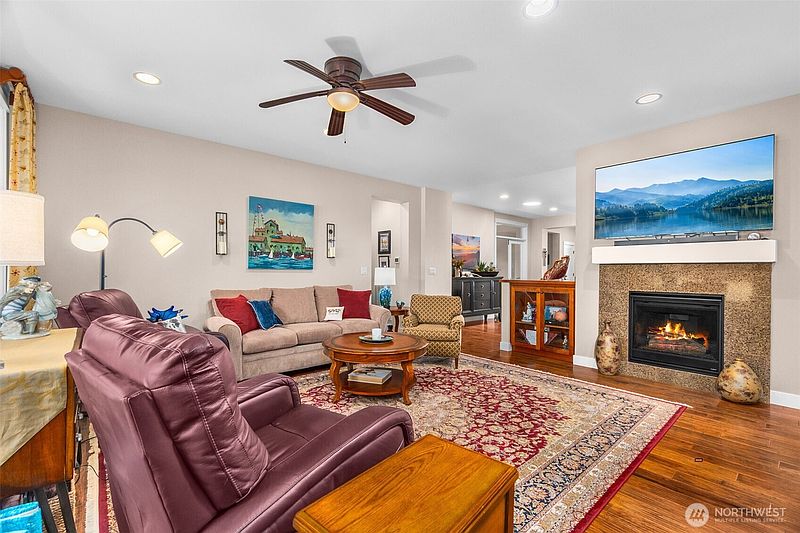 5th image of 8227 Orcas Loop NE