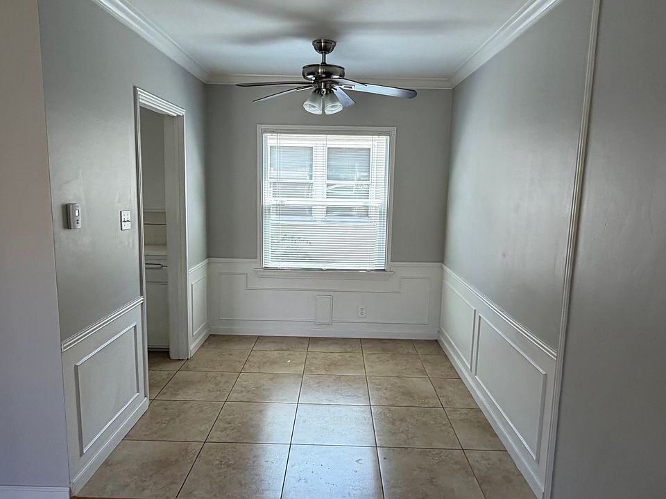 2nd image of 1435 Barrington Way Unit A