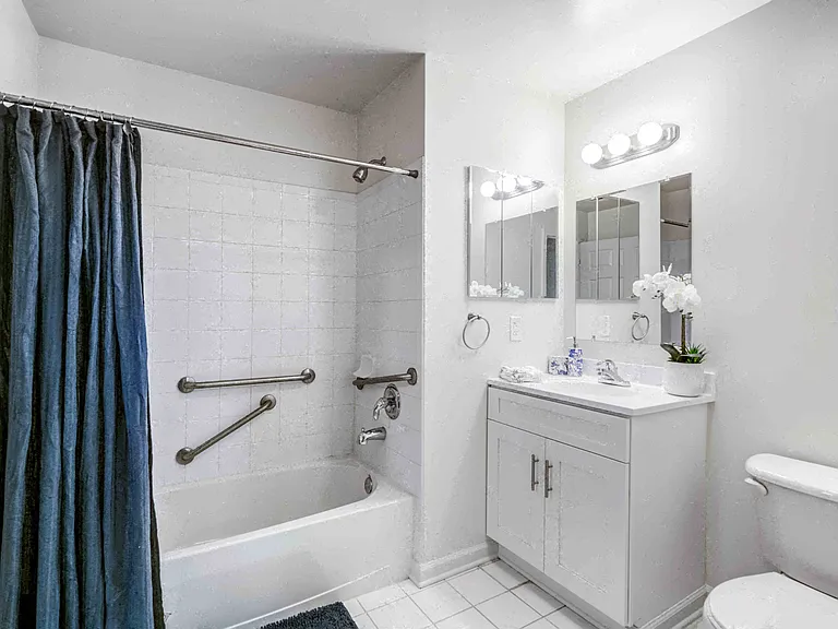 The Horizons at Franklin Lakes Apartment Homes — Photo 7