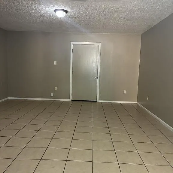 1435 Jasper Ave #C — Photo 7